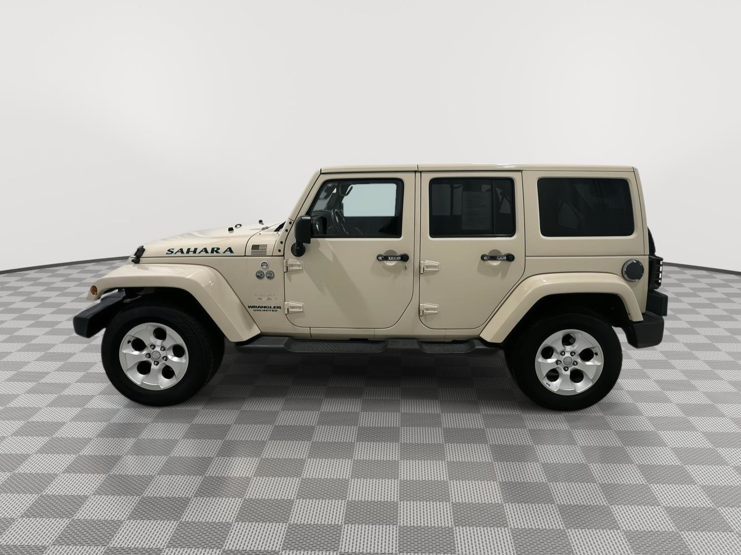 Used 2011 Jeep Wrangler Unlimited Sahara w/ Connectivity Group AWD/4WD image 2