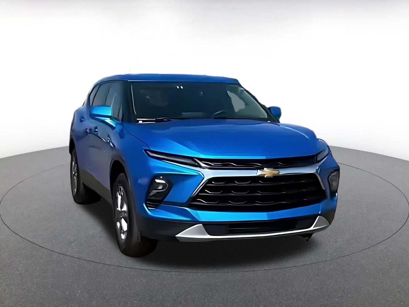 Used 2026 Chevrolet Blazer LT FWD image 2