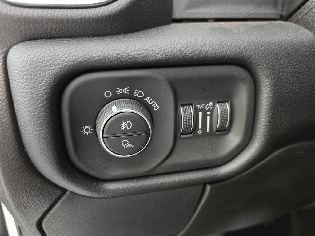 New 2026 RAM 2500 Laramie AWD/4WD image 25