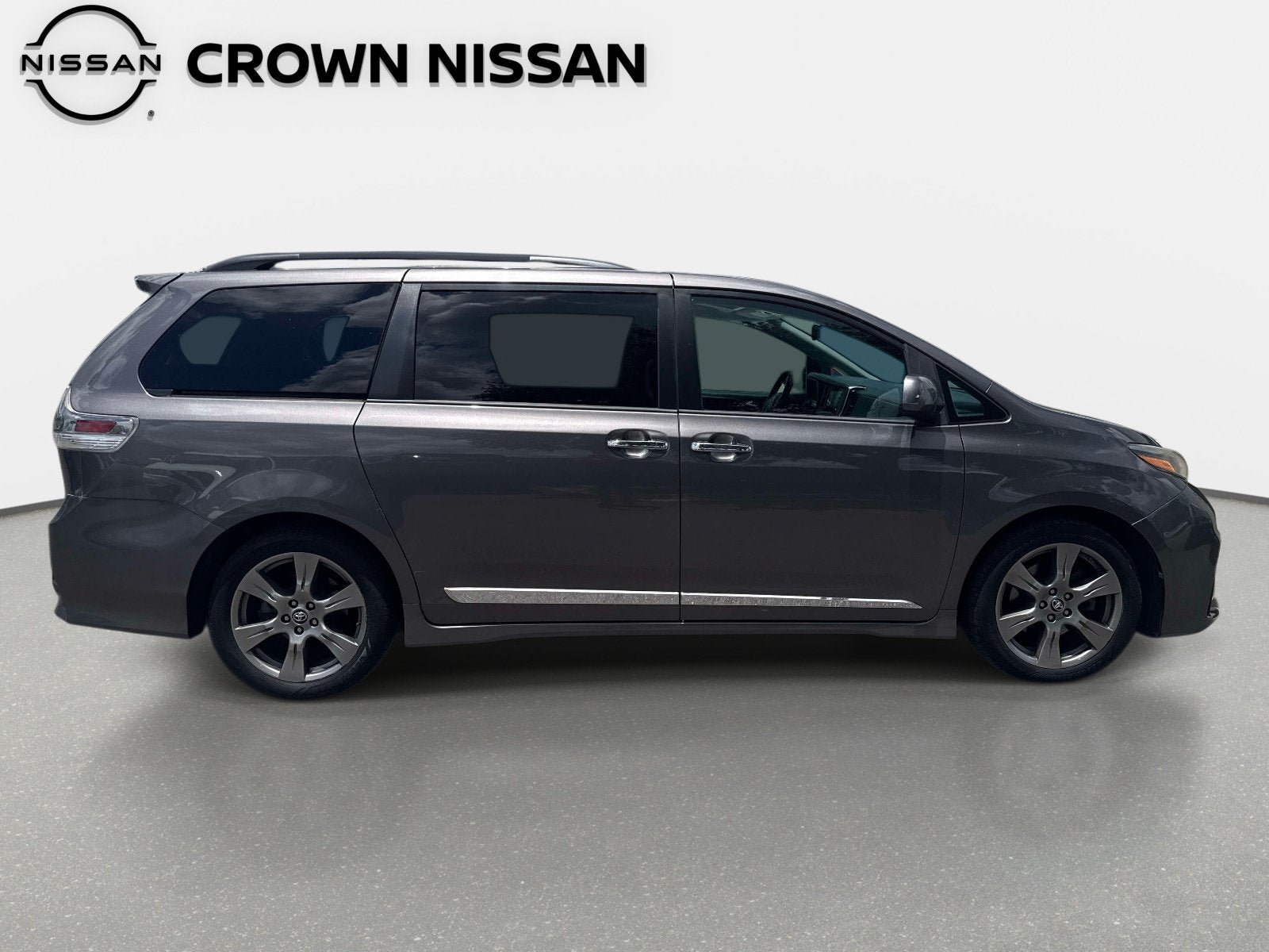 Used 2019 Toyota Sienna SE FWD image 10