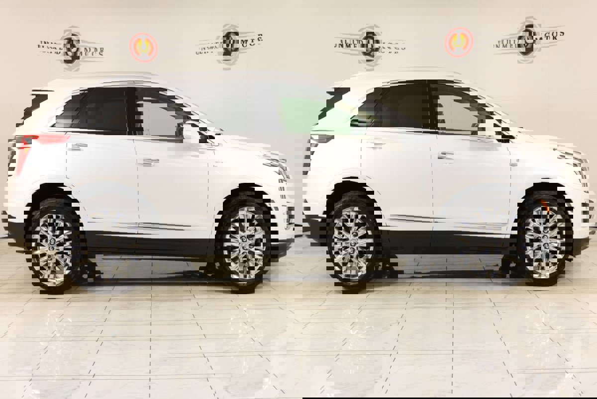 Used 2017 Cadillac XT5 Platinum image 2