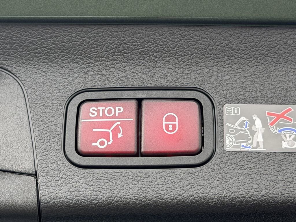 New 2026 Mercedes-Benz GLS 450 4MATIC image 14