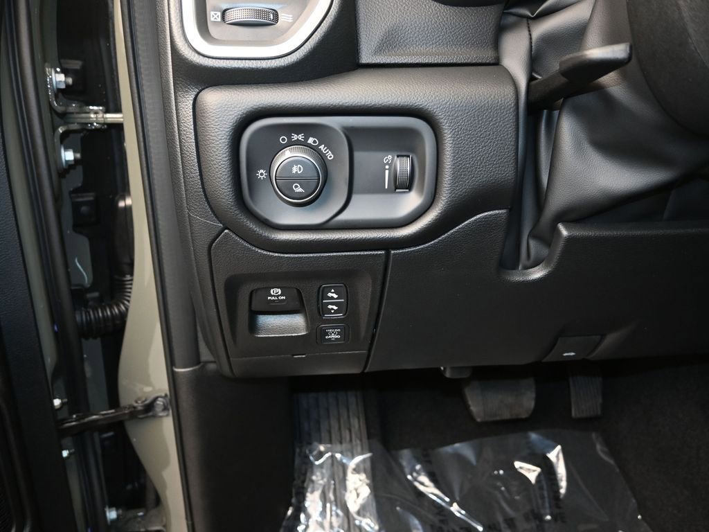 New 2026 RAM 1500 Big Horn w/ Night Edition image 13