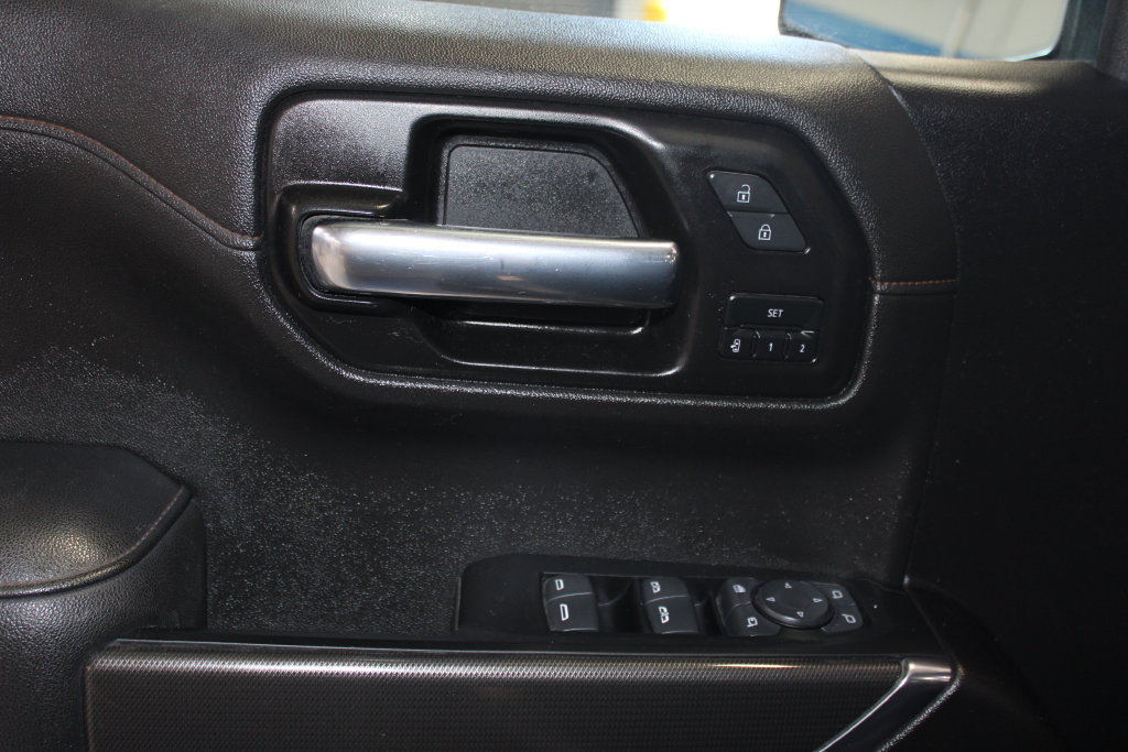 Used 2022 GMC Sierra 1500 AT4 w/ Technology Package AWD/4WD image 6