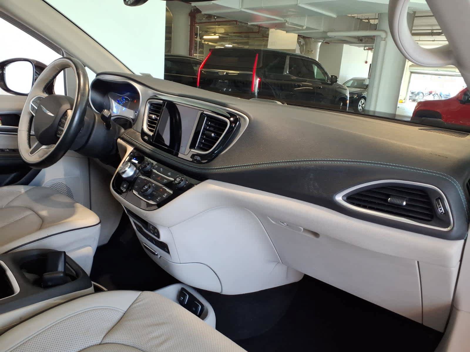Used 2018 Chrysler Pacifica Limited w/ Advanced Safetytec Group FWD image 20