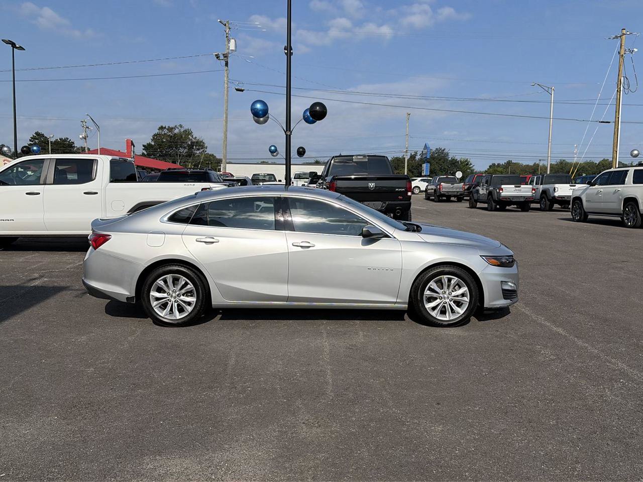 Used 2021 Chevrolet Malibu LT FWD image 2