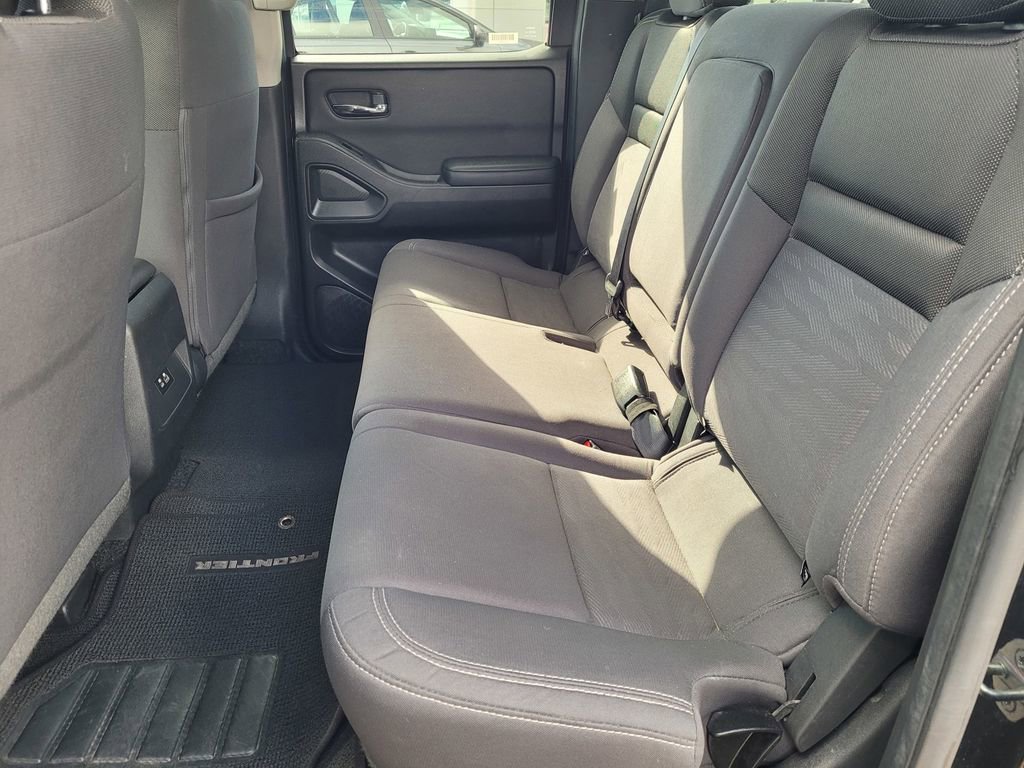 Used 2023 Nissan Frontier SV image 8