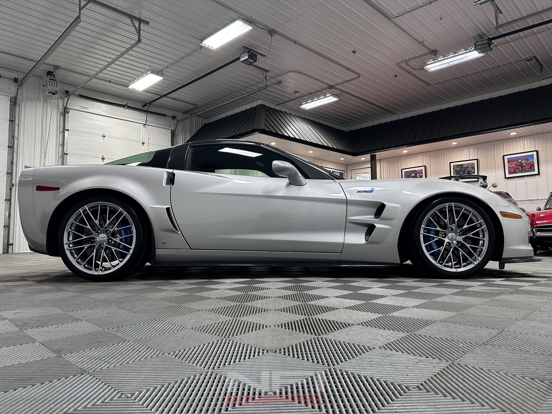 Used 2009 Chevrolet Corvette ZR1 w/ Preferred Equipment Group RWD image 17