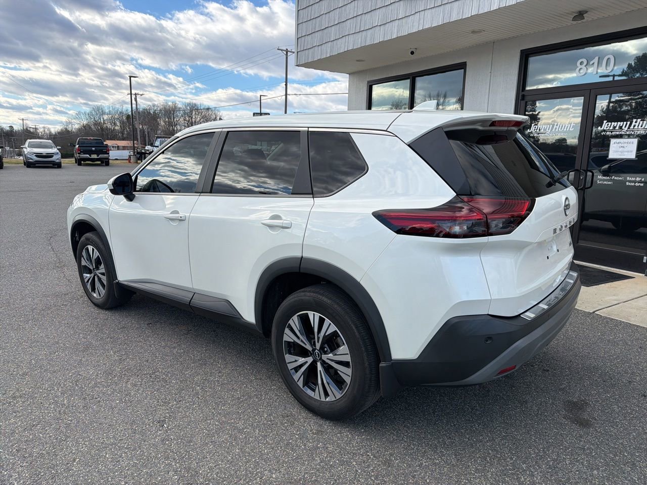 Used 2023 Nissan Rogue SV image 6