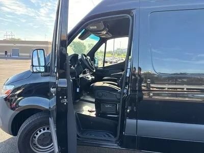 Used 2024 Mercedes-Benz Sprinter 2500 image 4
