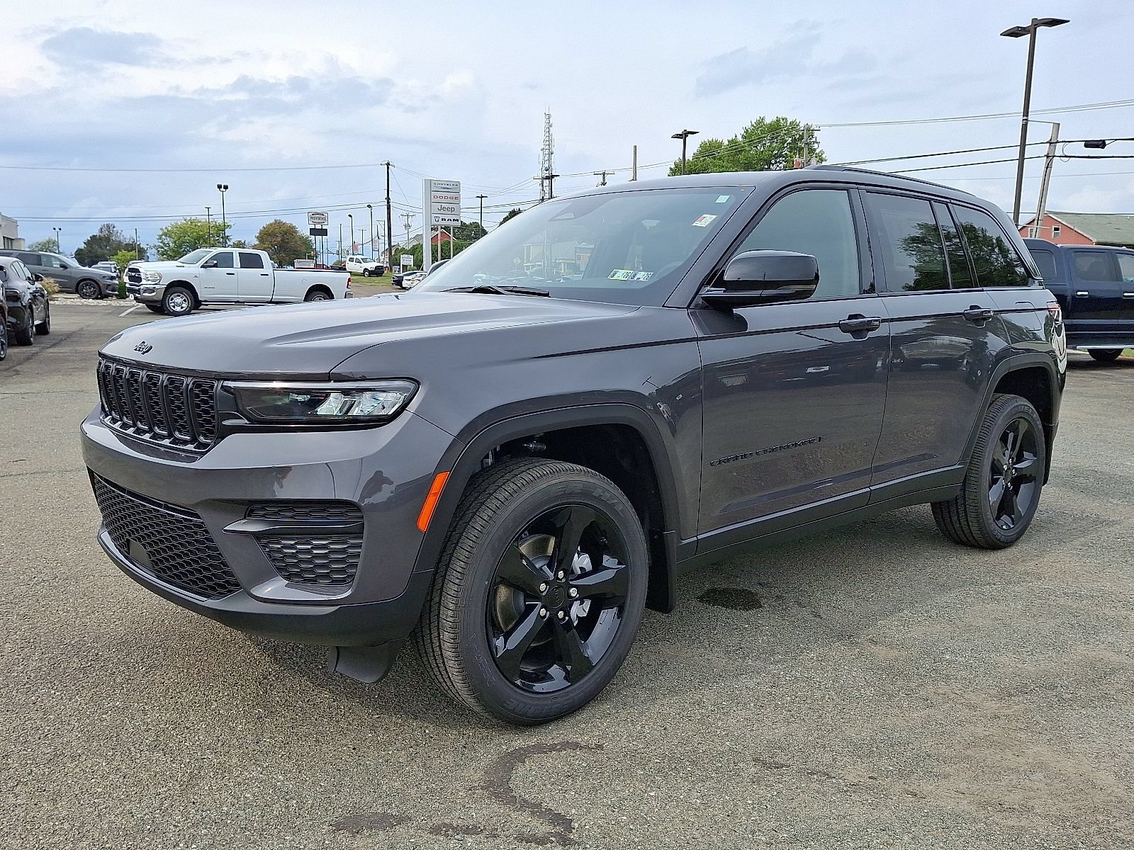 New 2025 Jeep Grand Cherokee Altitude AWD/4WD image 2