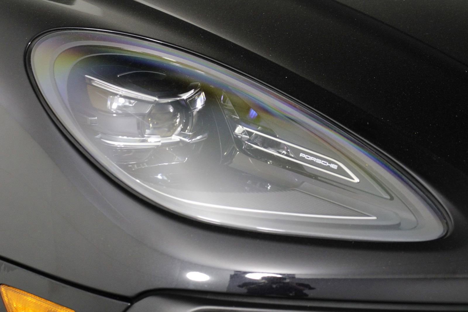 Certified 2023 Porsche Macan S image 28