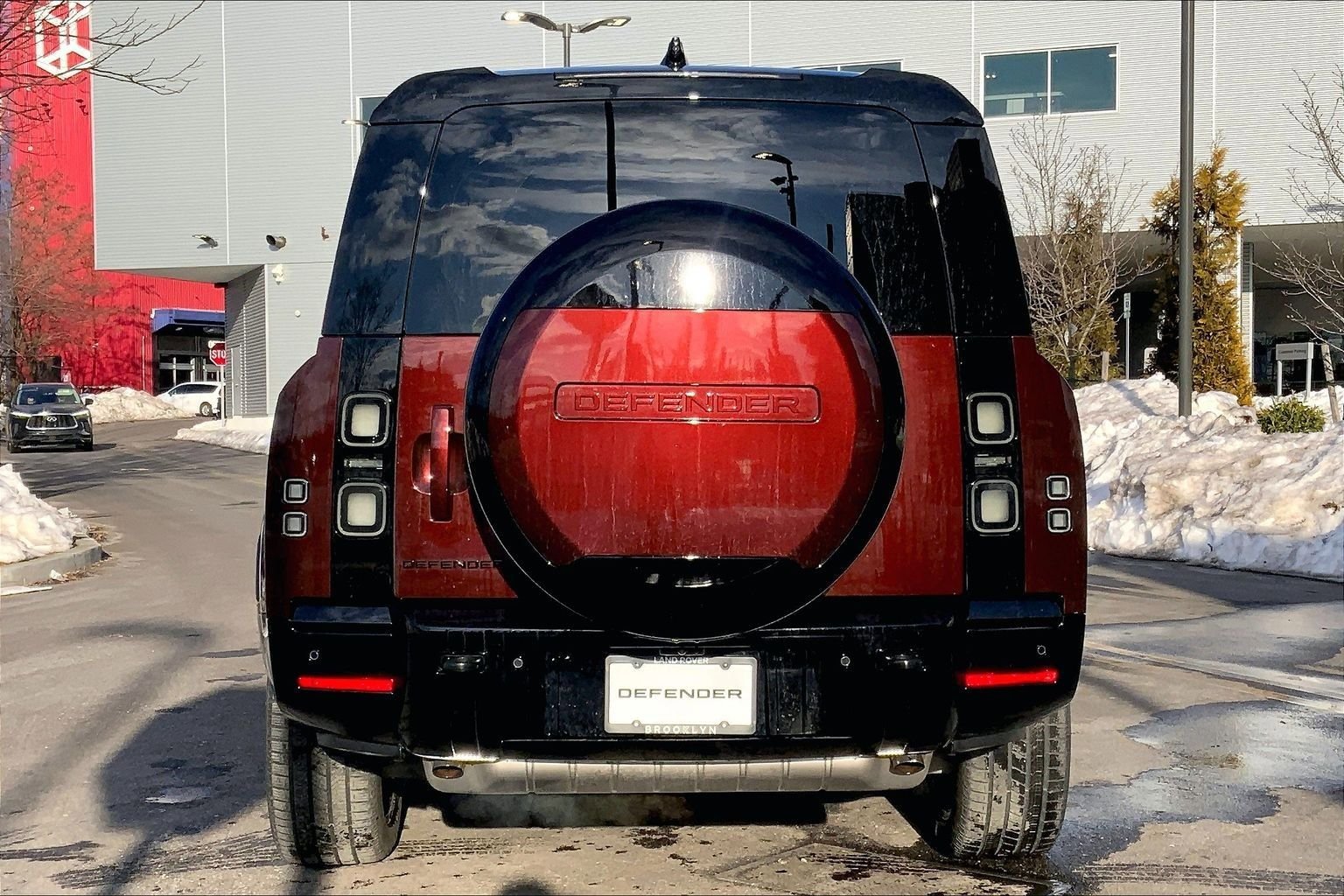 New 2026 Land Rover Defender 130 X-Dynamic SE image 4