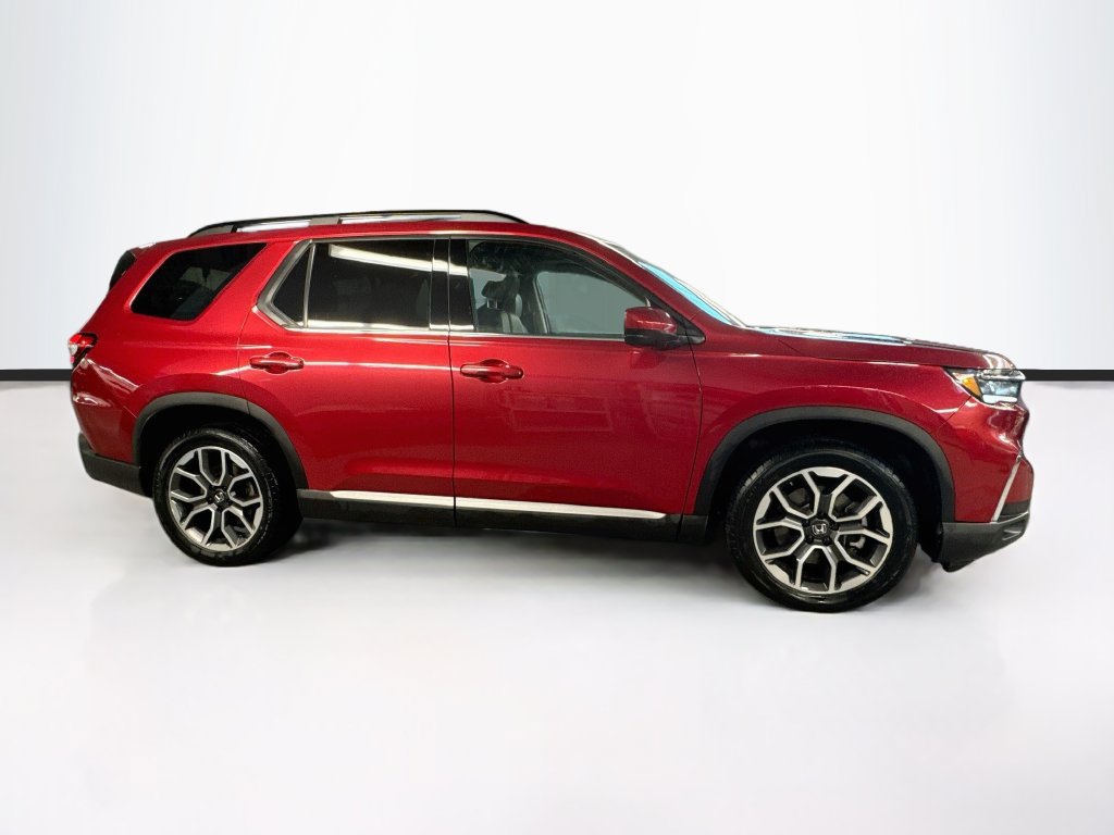 Used 2025 Honda Pilot Touring image 4