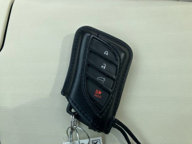 Used 2022 Lexus ES 350 Ultra Luxury w/ Accessory Package 2 image 35