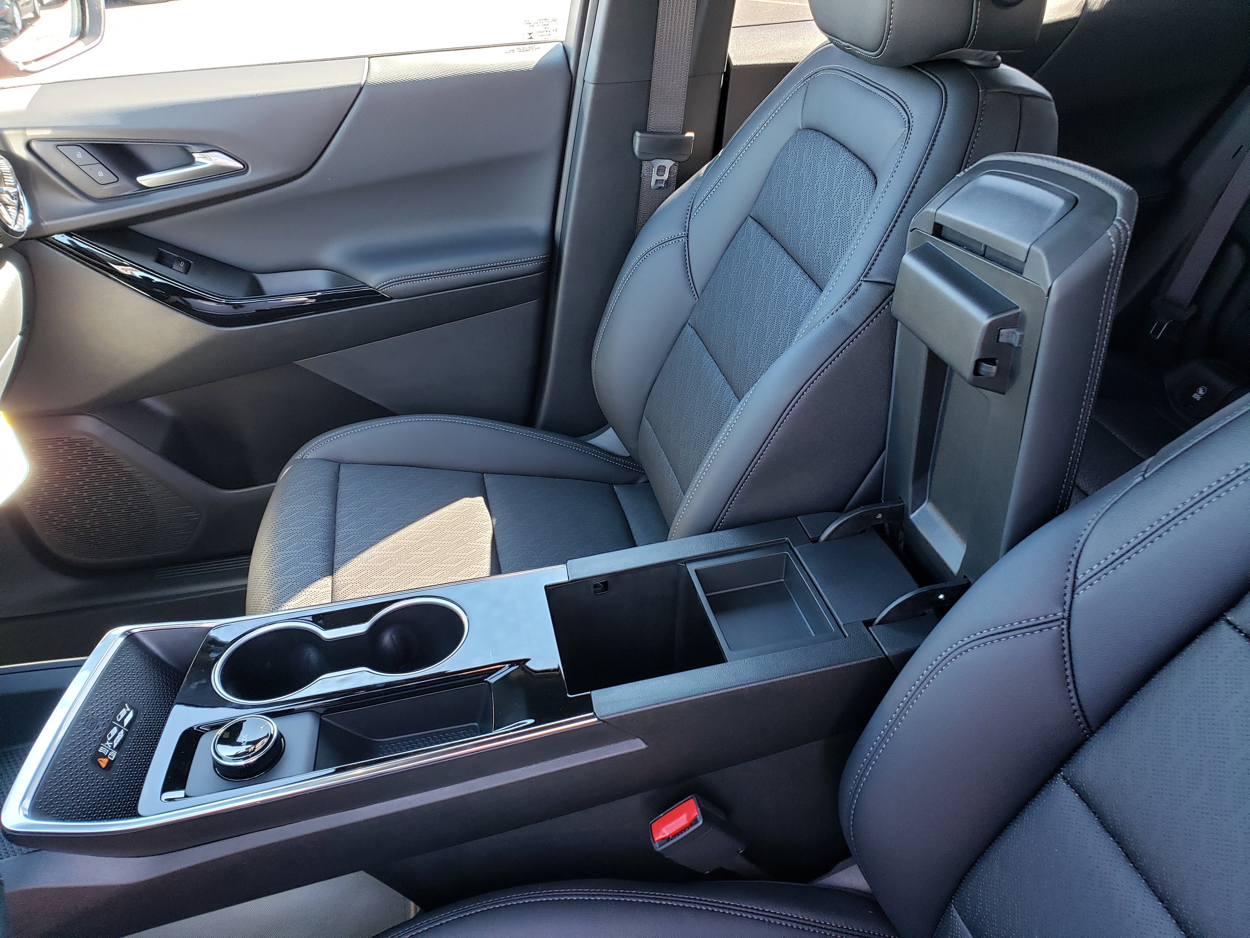 New 2026 Chevrolet Equinox LT w/ Convenience Package II image 28