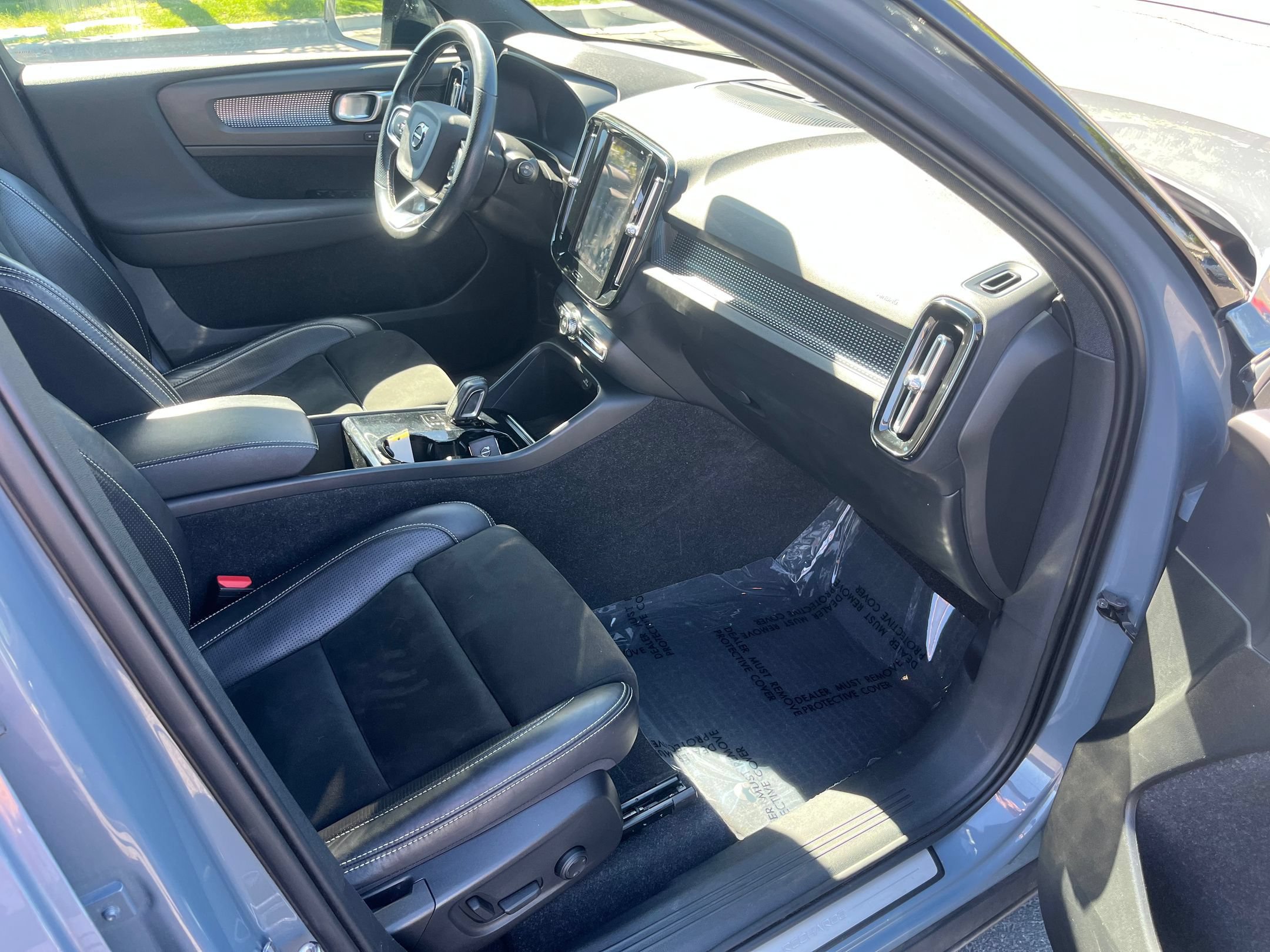Used 2021 Volvo XC40 P8 Recharge w/ Advanced Package AWD/4WD image 28