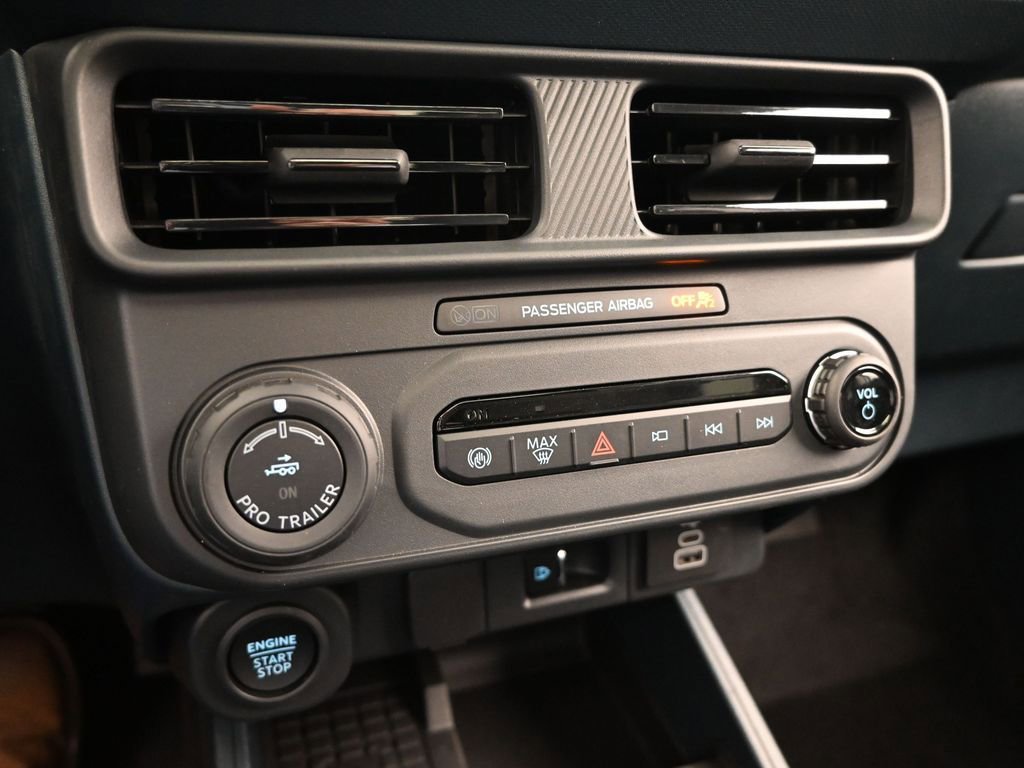 New 2025 Ford Maverick Lariat w/ Black Appearance Package image 27