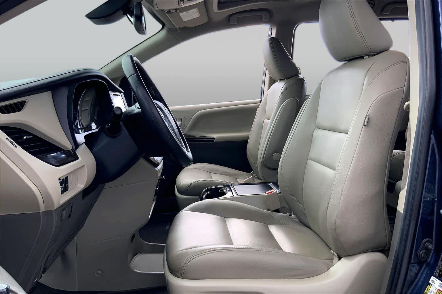 Used 2020 Toyota Sienna XLE Premium FWD image 8