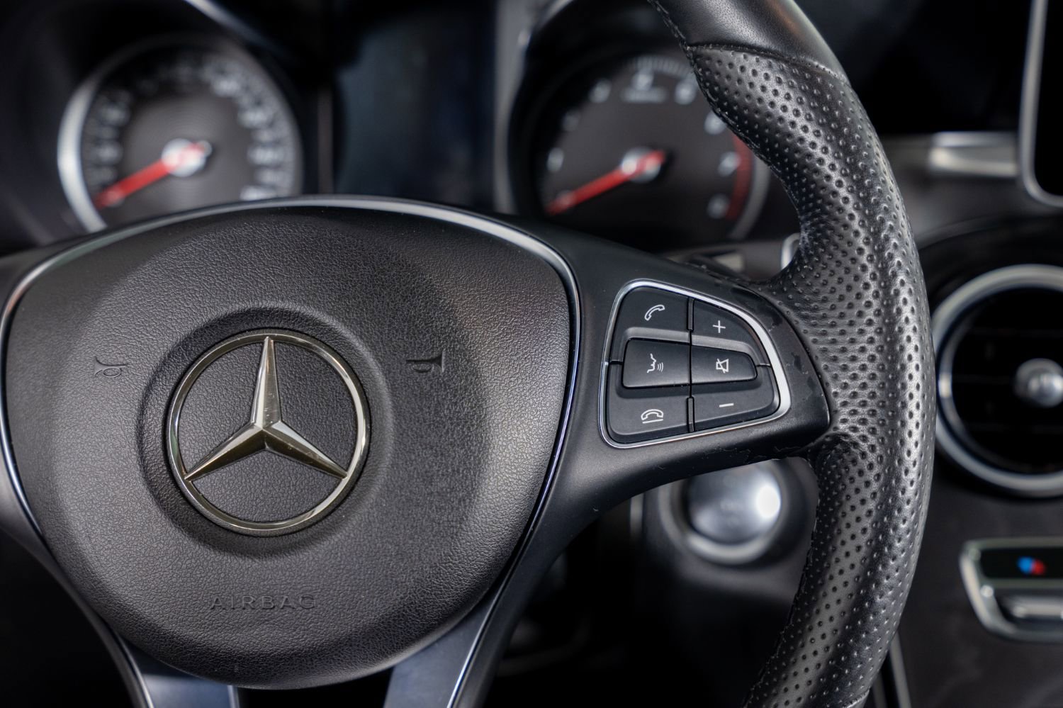 Used 2019 Mercedes-Benz GLC 300 4MATIC w/ Premium Package image 33