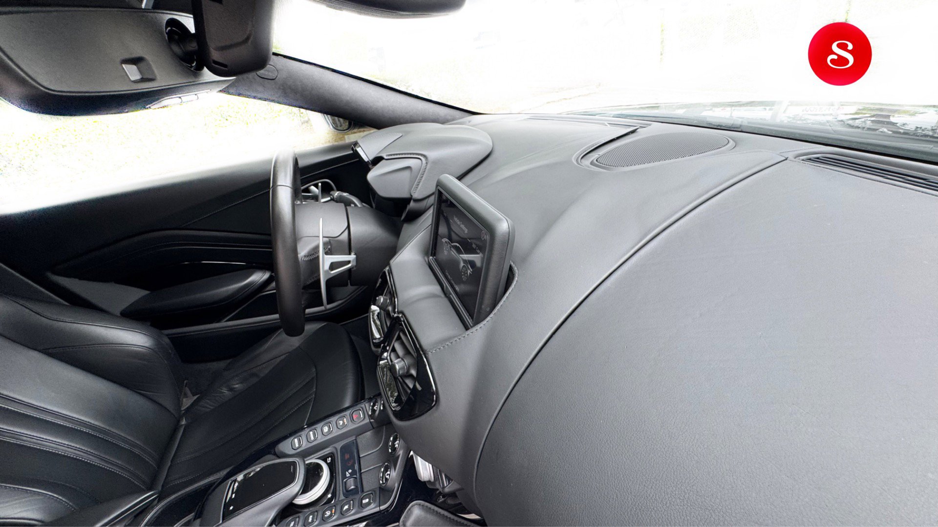 Used 2019 Aston Martin V8 Vantage Coupe image 13