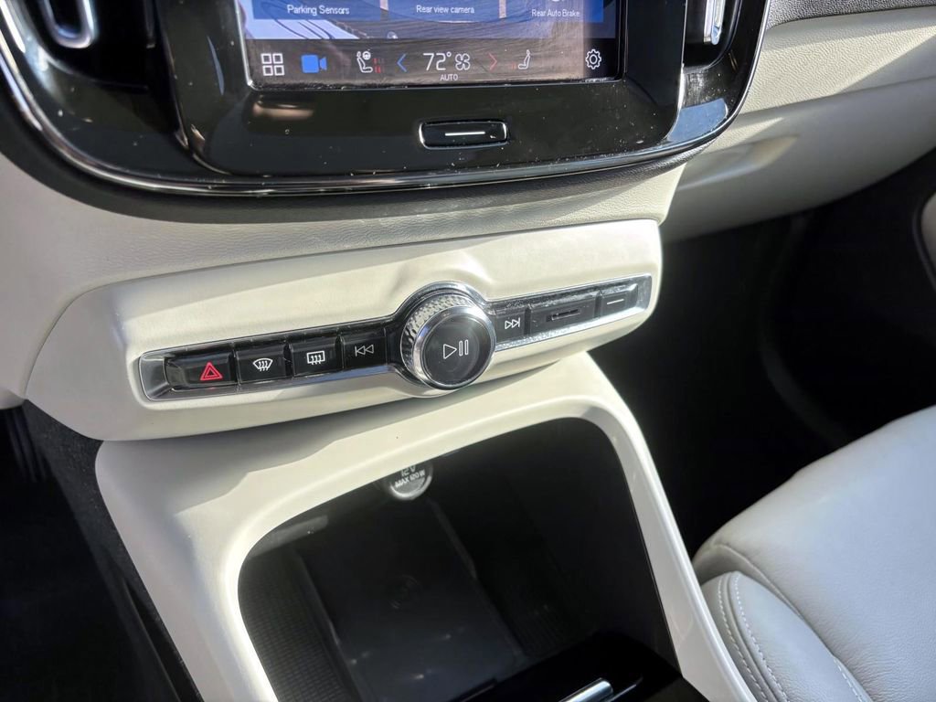Used 2023 Volvo XC40 B5 Plus w/ Protection Package Premier image 22