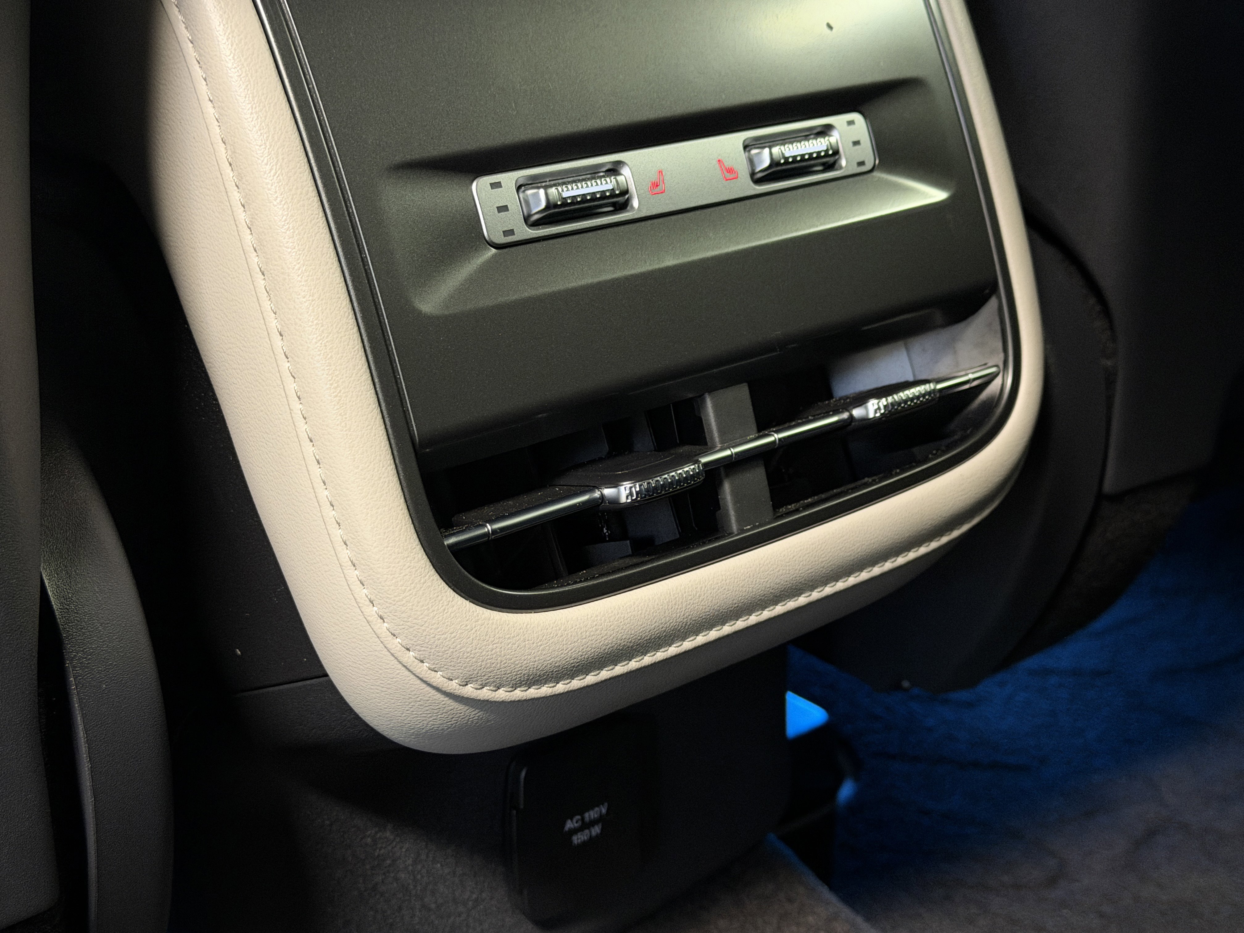 Used 2025 Lincoln Nautilus Reserve image 27