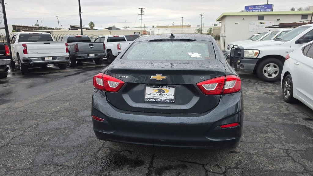 Used 2018 Chevrolet Cruze LT FWD image 4
