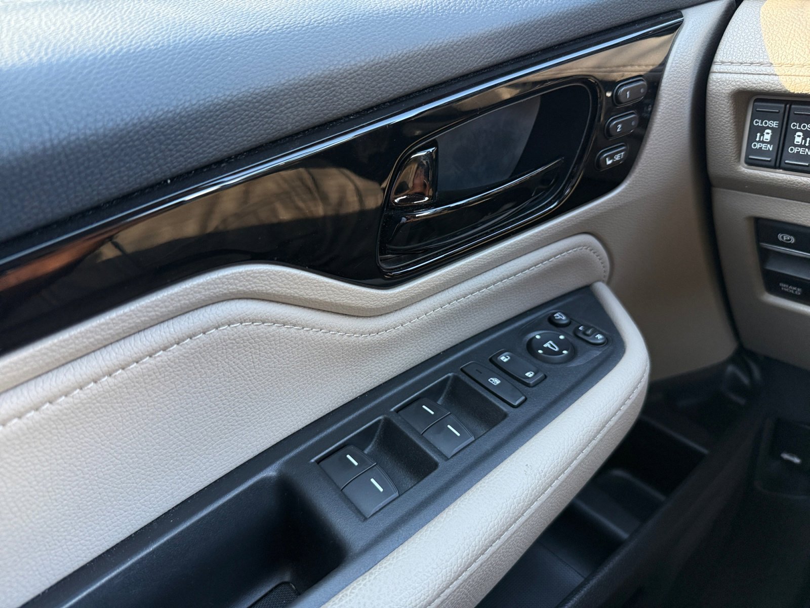 Used 2023 Honda Odyssey Elite image 19