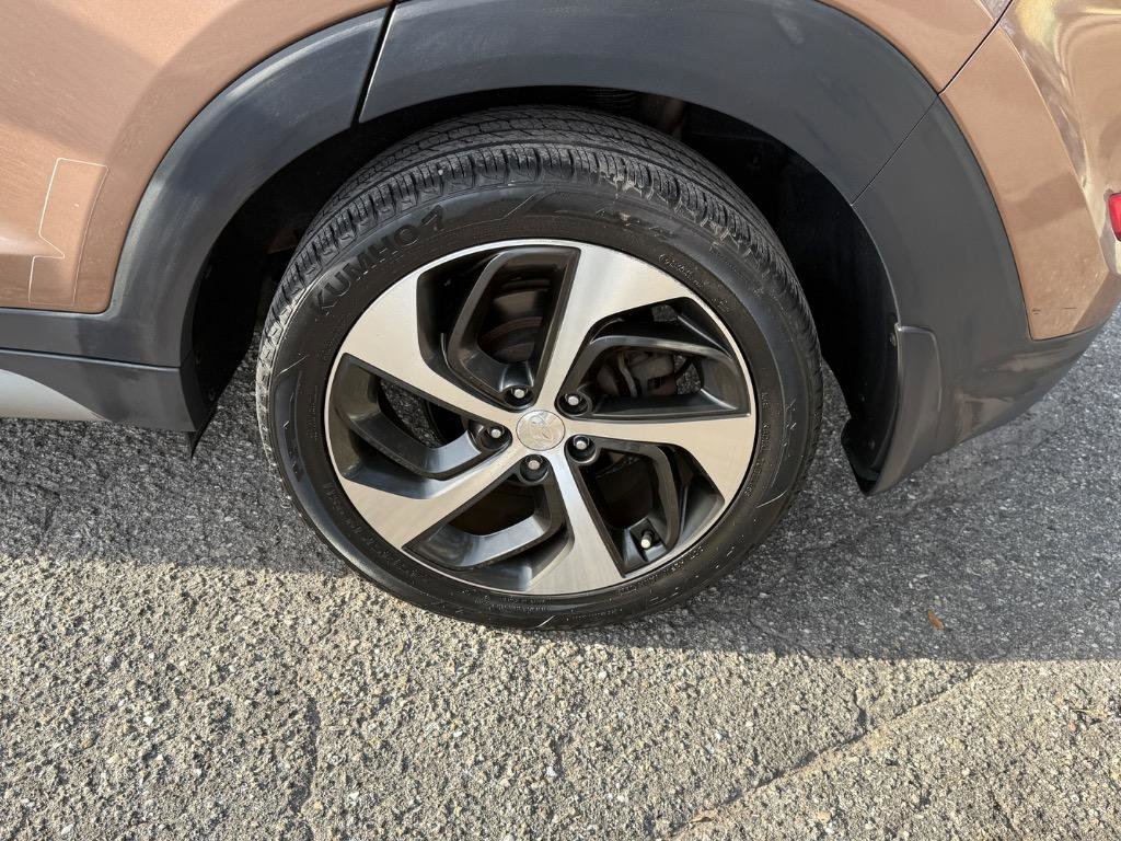 Used 2017 Hyundai Tucson Limited image 7