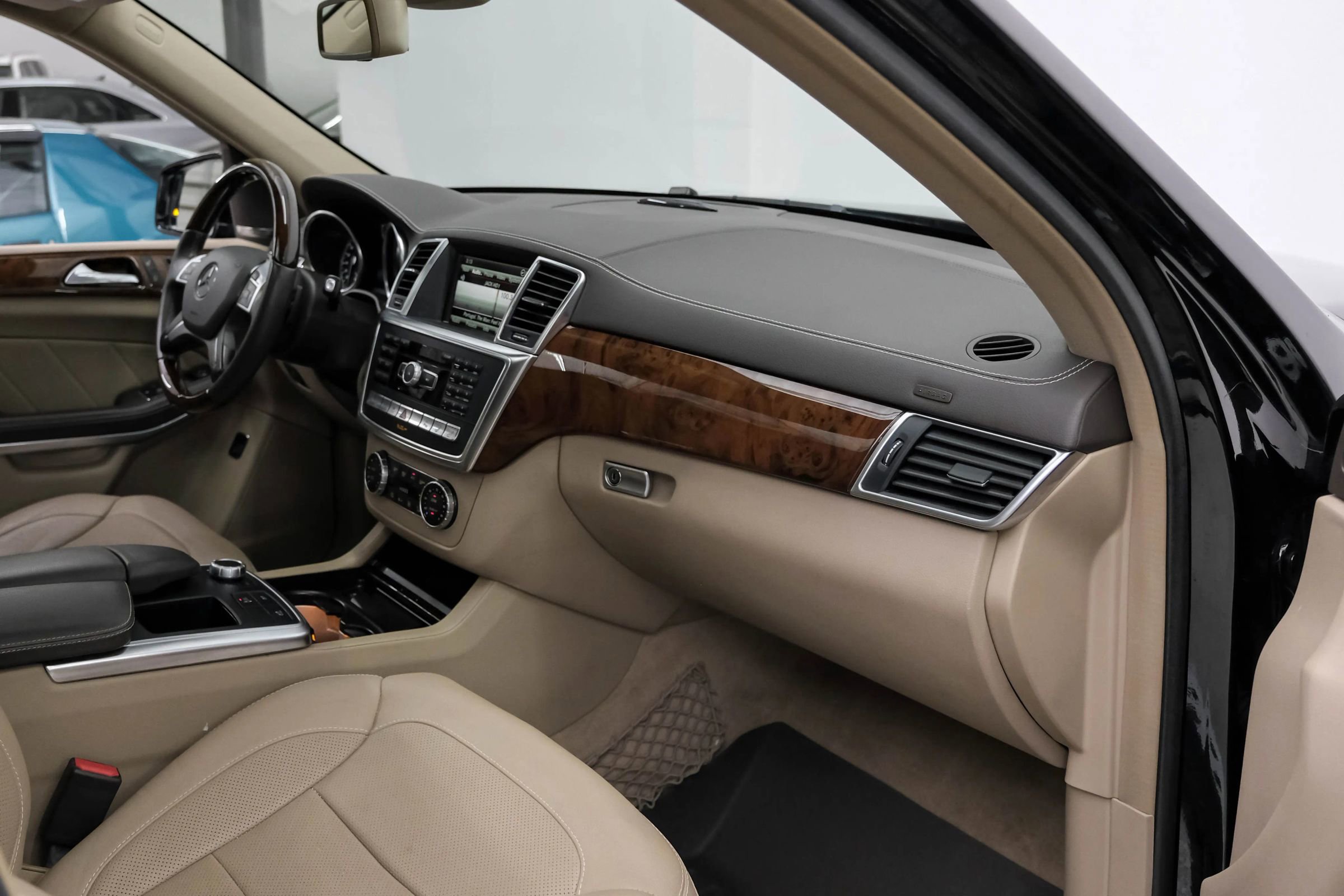 Used 2015 Mercedes-Benz GL 550 4MATIC image 12