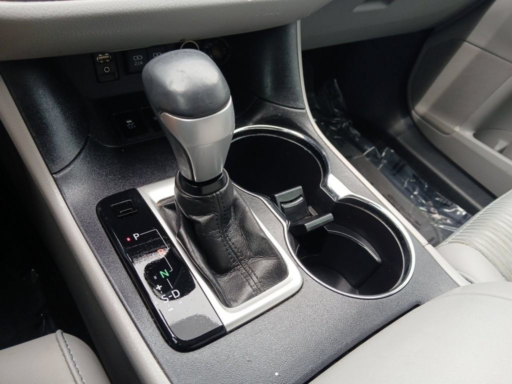 Used 2017 Toyota Highlander Plus FWD image 21