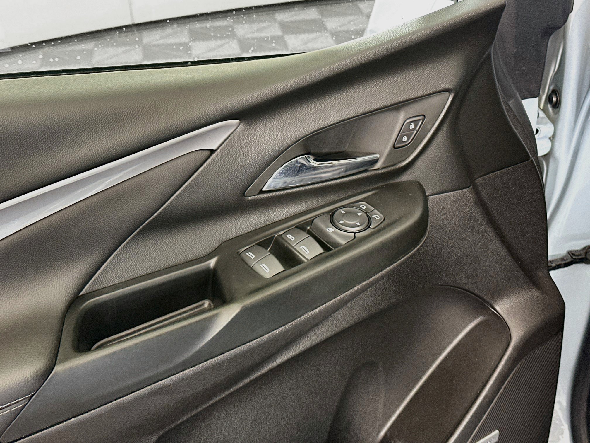 Used 2023 Chevrolet Bolt LT w/ Infotainment Package FWD image 15
