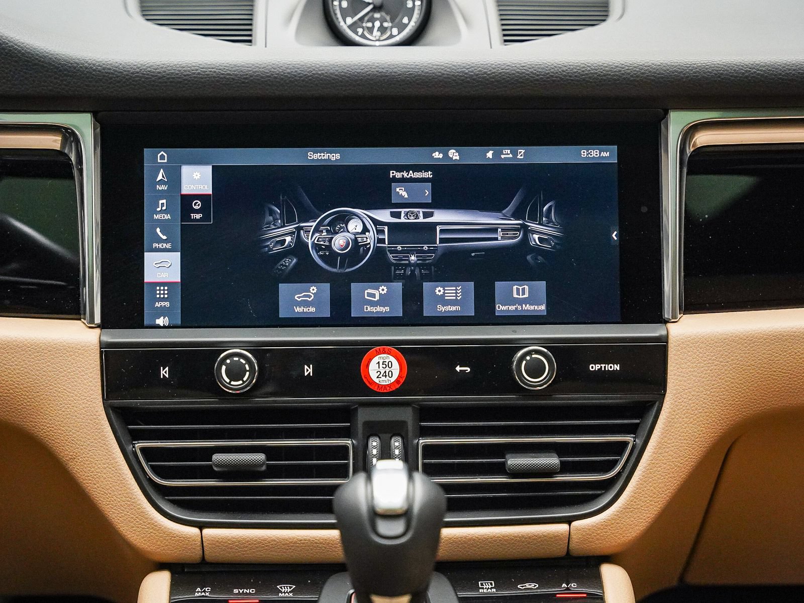 Certified 2025 Porsche Macan AWD/4WD image 18