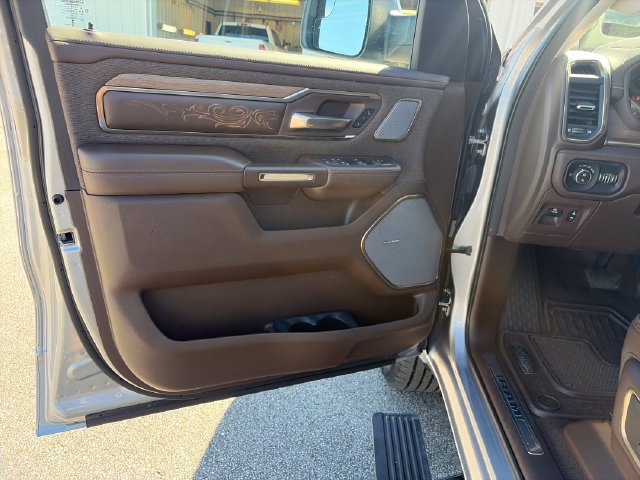 Used 2025 RAM 1500 Limited AWD/4WD image 10