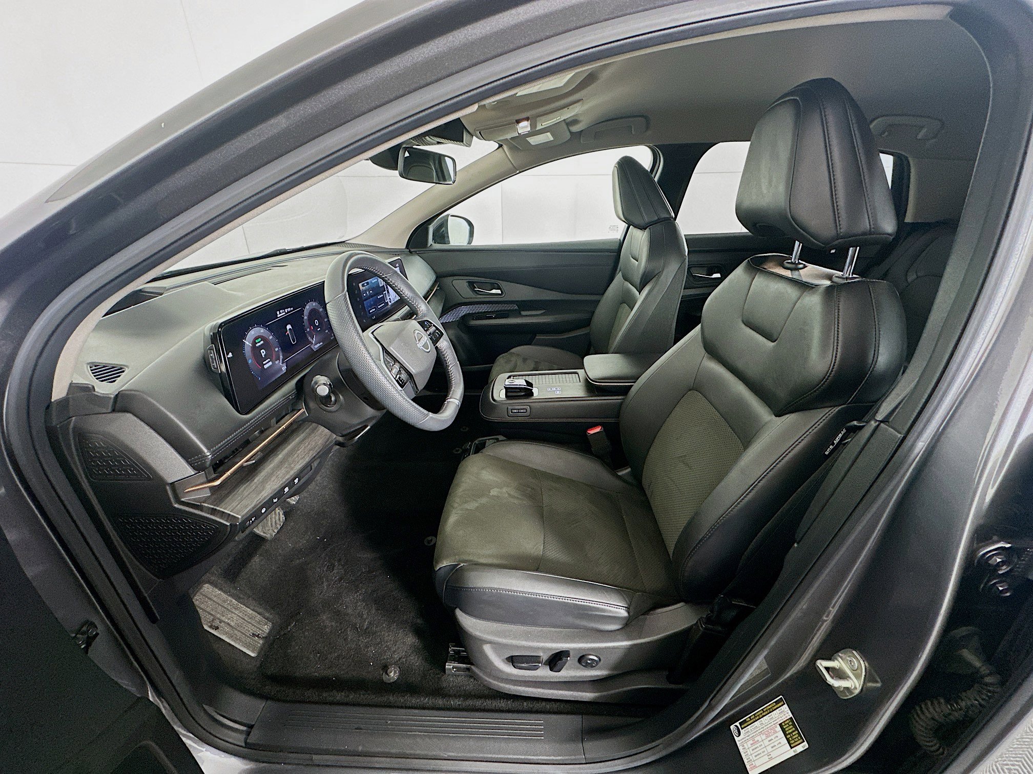 Used 2023 Nissan Ariya FWD image 13