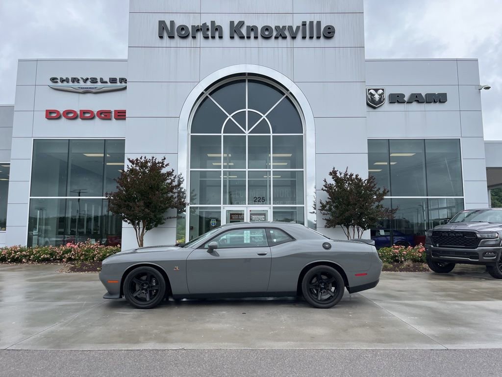 Used 2018 Dodge Challenger R/T Scat Pack RWD image 2