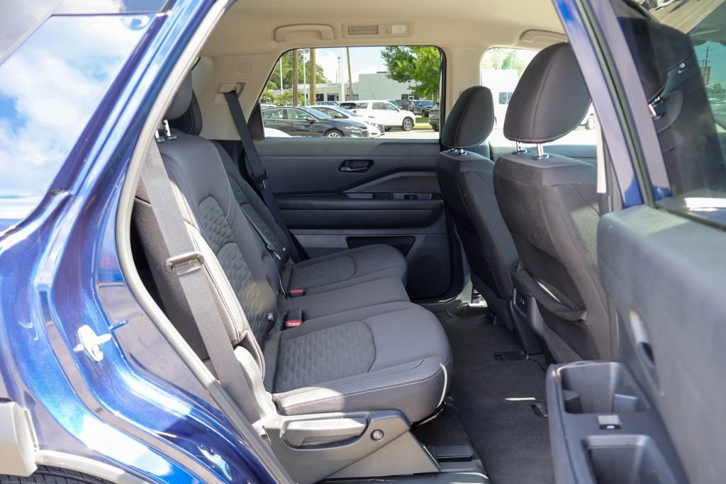 Used 2025 Nissan Pathfinder SV FWD image 10
