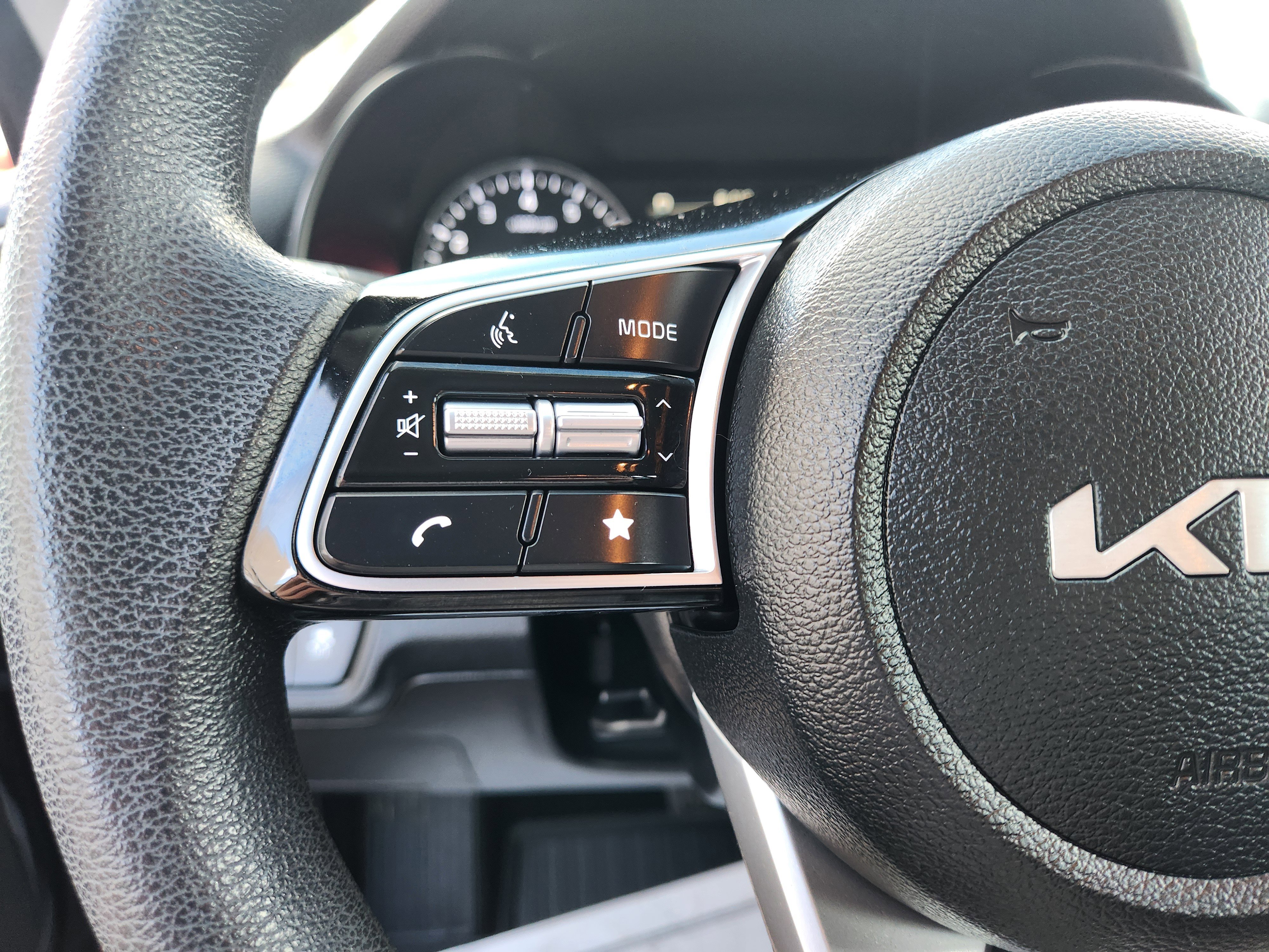 Used 2024 Kia Forte LXS w/ LXS Technology Package image 18