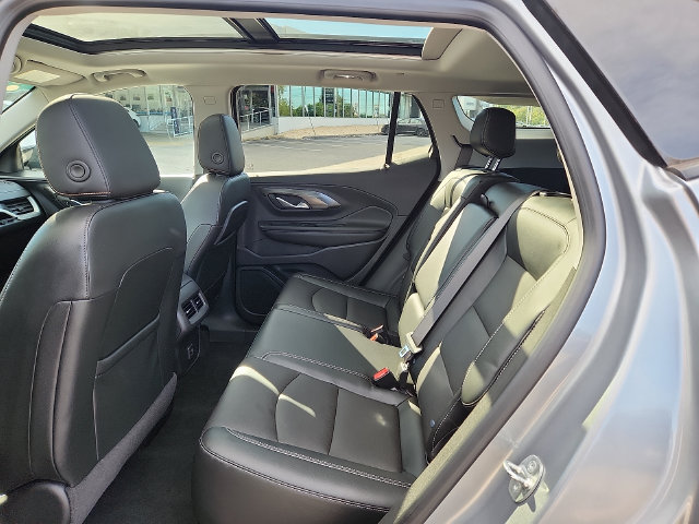 Used 2023 GMC Terrain SLT w/ LPO, 'HIT The Road' Package AWD/4WD image 10