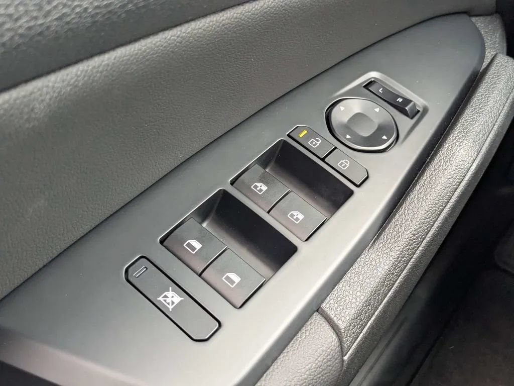 Used 2026 Kia Sportage EX FWD image 24