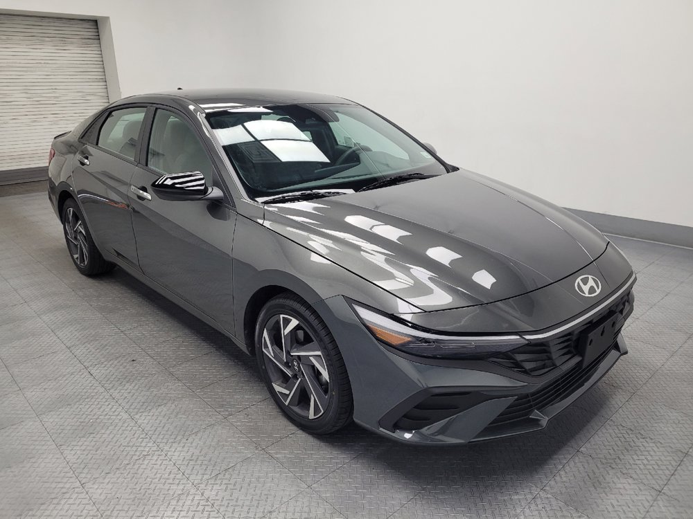Used 2025 Hyundai Elantra Sport FWD image 13