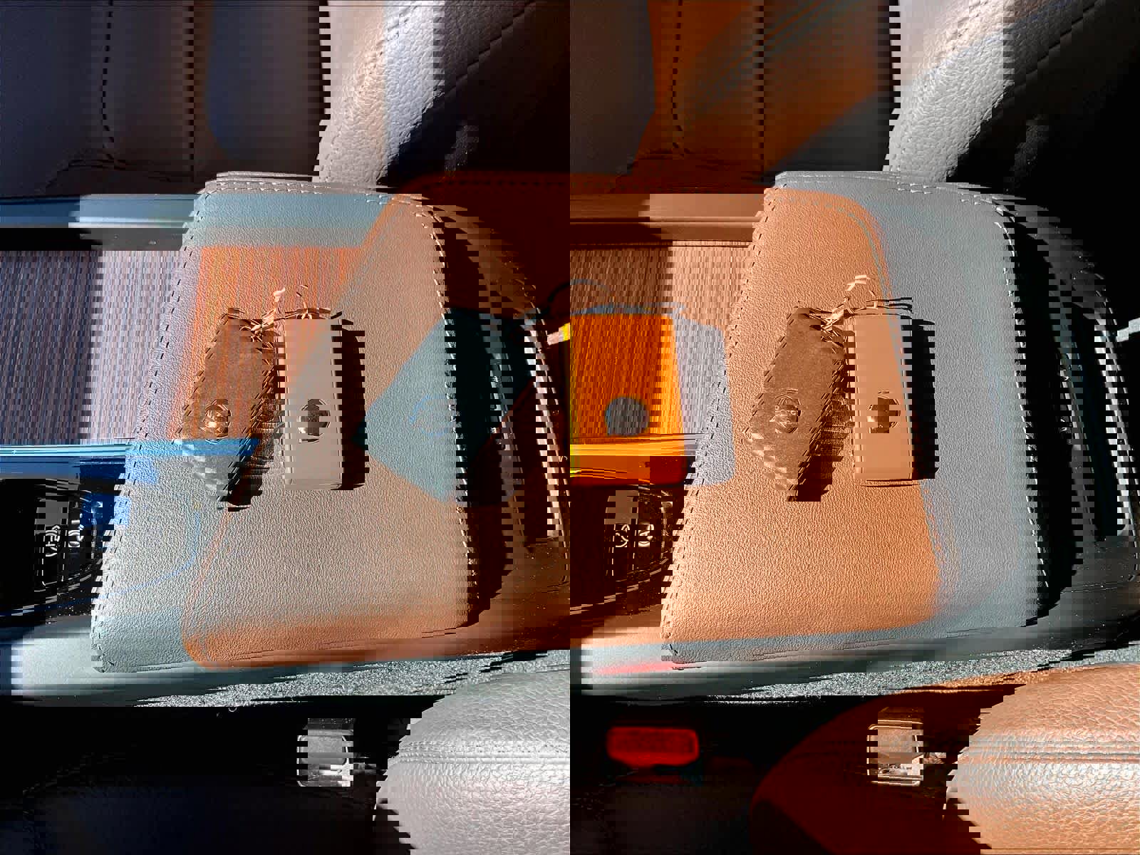 Used 2025 Volvo V60 B5 Cross Country Plus image 14