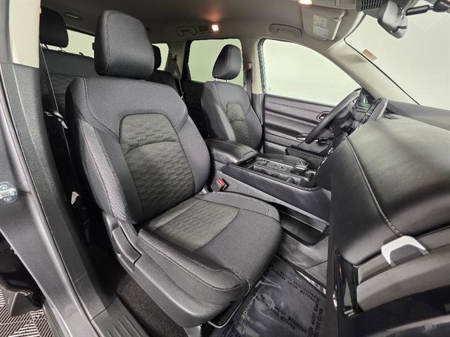 Used 2024 Nissan Pathfinder S AWD/4WD image 13