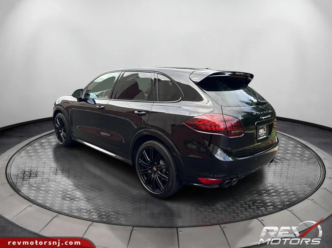 Used 2014 Porsche Cayenne GTS AWD/4WD image 3