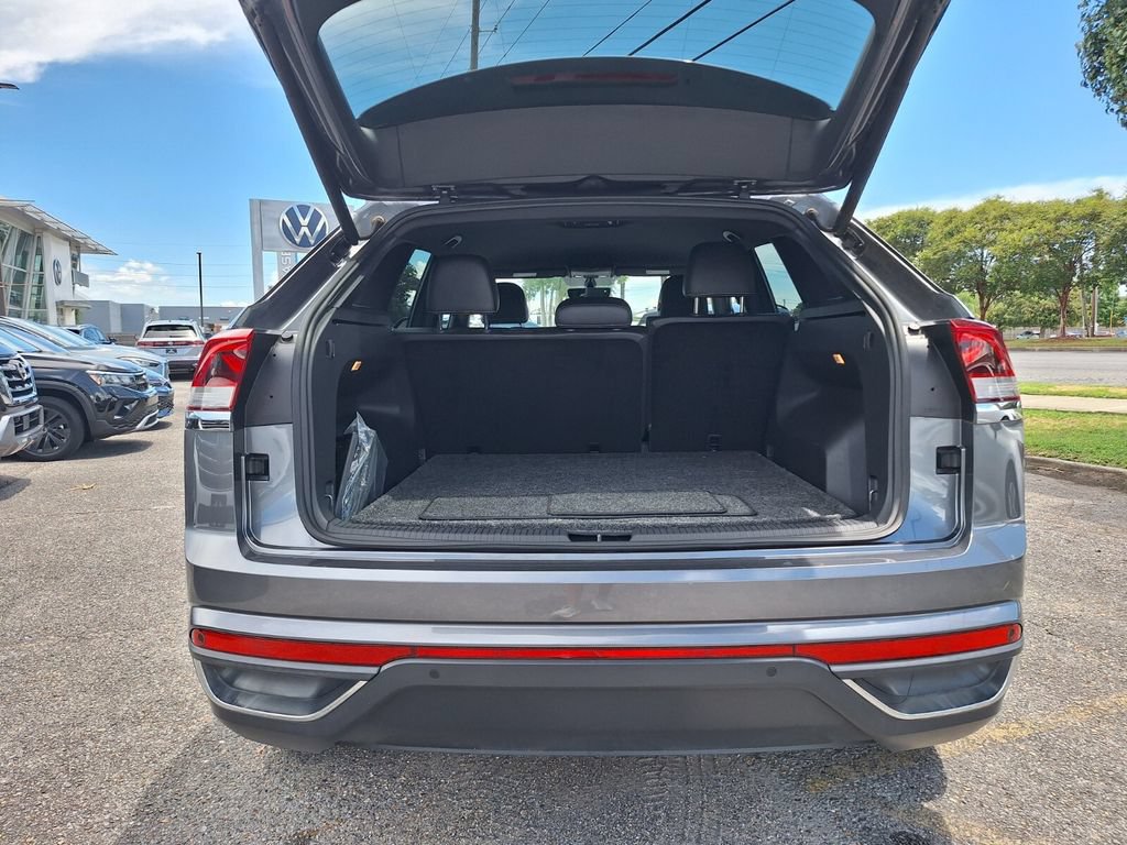 Used 2023 Volkswagen Atlas Cross Sport SE w/ Black Wheel Package FWD image 24