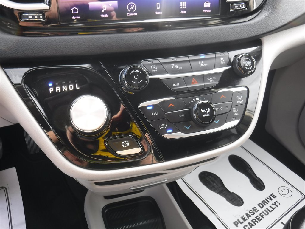 Used 2023 Chrysler Pacifica Touring-L FWD image 20
