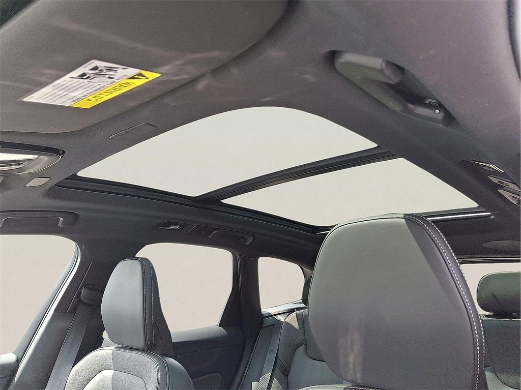 Used 2022 Volvo XC60 T8 R-Design w/ Advanced Package image 13