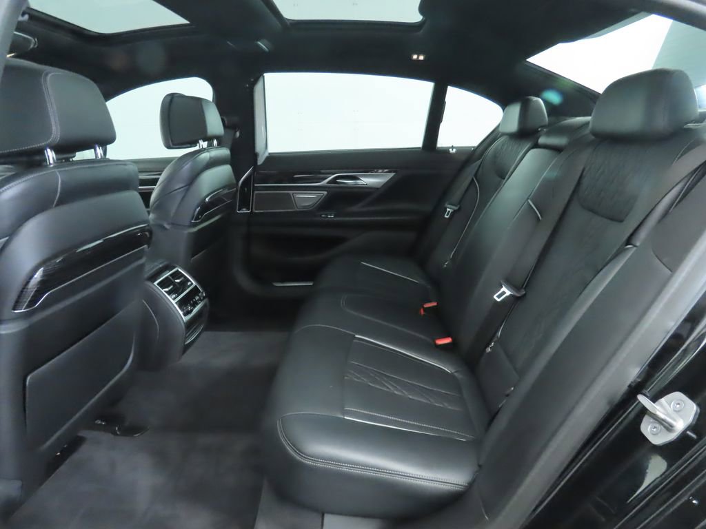 Used 2022 BMW 750i xDrive w/ Executive Package image 22