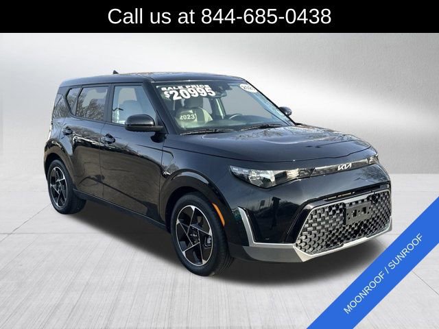 Used 2023 Kia Soul EX image 3